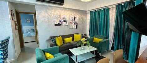 Apartment, 2 Bedrooms, Accessible, Smoking | Living area