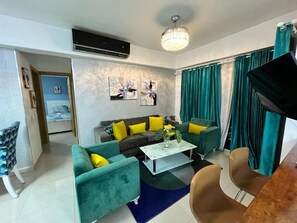 Apartment, 2 Bedrooms, Accessible, Smoking | Living area
