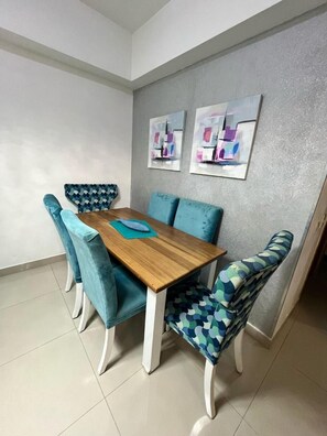 Appartement, 2 chambres, accessible aux personnes à mobilité réduite, fumeur | Salle à manger