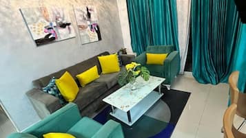 Apartment, 2 Bedrooms, Accessible, Smoking | Living area