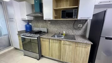 Apartment, 2 Bedrooms, Accessible, Smoking | Interior