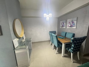 アパートメント 2 ベッドルーム バリアフリー 喫煙可 | ダイニングルーム