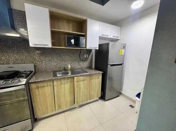 Apartment, 2 Bedrooms, Accessible, Smoking | Interior