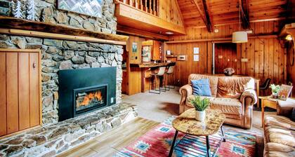 MANY beds! EV Charger! Pets OK! Minutes to Trail of 100 Giants, Sequoias, Rivers