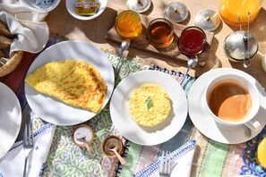 Free daily local cuisine breakfast - Riad Al Massarah (Marrakech)