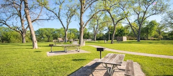 Waterwheel Hideaway - Cozy Condo for 6 With Resort-style Amenities