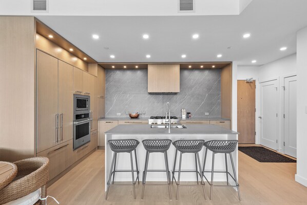 Kühlschrank, Ofen, Herdplatte, Geschirrspüler