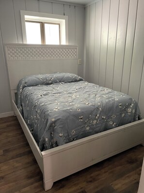 3 bedrooms, iron/ironing board, WiFi, bed sheets - Comfy Abode, pet friendly 3 bedroom apartment in Mountain Home with WiFi and AC. (Mountain Home)