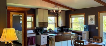 Peaceful Countryside Stay with Scenic Views- 5 minutes to Jacksonville