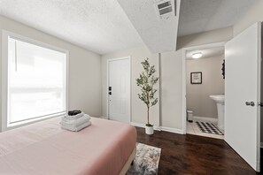 4 chambres, fer et planche à repasser, Wi-Fi, draps fournis