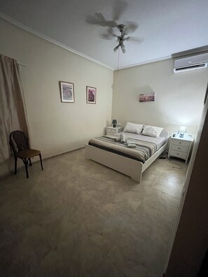 3 slaapkamers, een strijkplank/strijkijzer, wifi, beddengoed