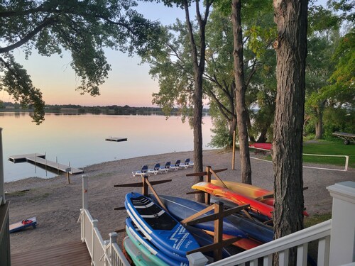 Family Cottage Near Sandbanks | A/C in Every Room | Pools & Lake Access