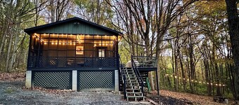 Sunset Hill. Rustic retreat just minutes from the town of New Market