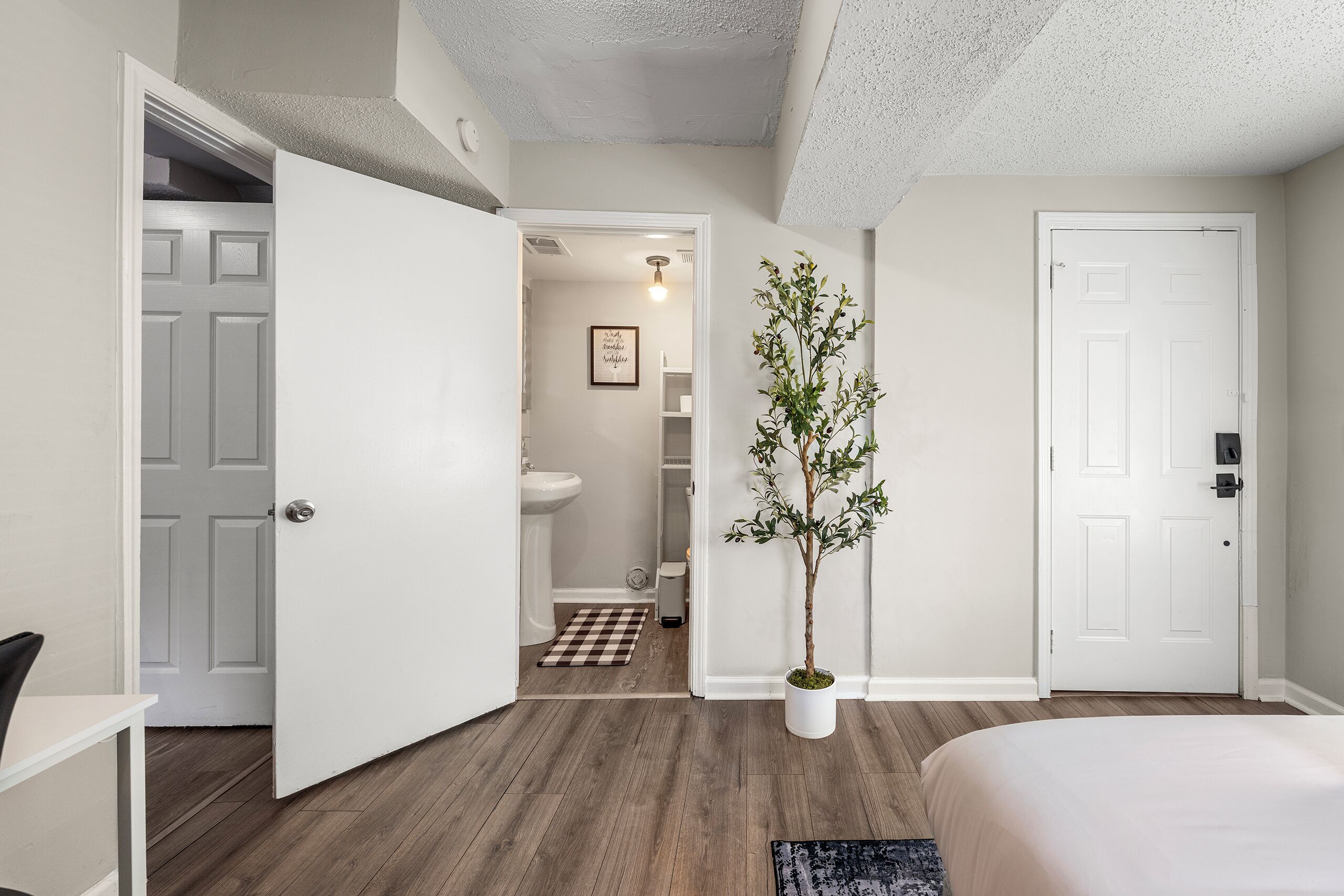 3 bedrooms, iron/ironing board, Internet, bed sheets