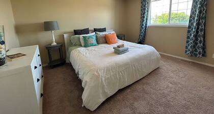 Walking distance to the beach . A perfect Family getaway in Sylvan Lake.