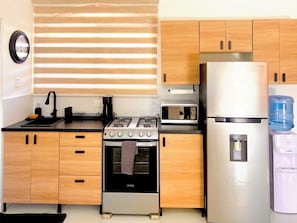 Micro-ondes, four, plaque de cuisson