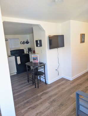 Interior - Nice apartment with AC in comfortable Colorado Springs (Colorado Springs)
