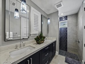 Douche, serviettes fournies