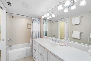Shower, towels - Sea Oats 151 - End Unit - Elevators = Beachfront, End Unit - Tennis (Boca Grande)