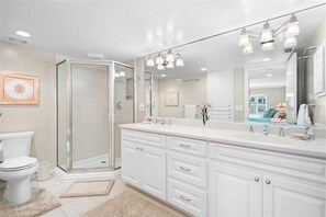 Shower, towels - Sea Oats 151 - End Unit - Elevators = Beachfront, End Unit - Tennis (Boca Grande)
