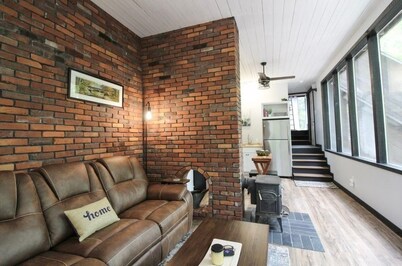 Cedar&Stone: Cozy cabin in the Western Maine Mountains. Skiing, hiking, biking