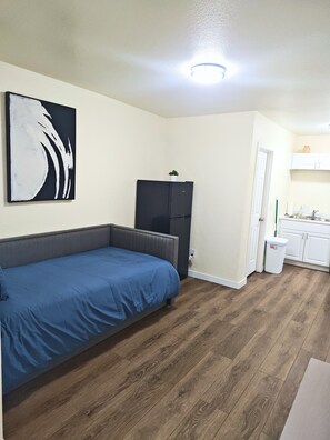Interior - Cozy studio in enjoyable Colorado Springs with AC (Colorado Springs)