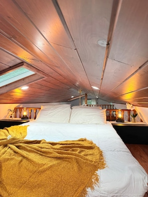 2 makuuhuonetta, työpöytä, ilmainen Wi-Fi, vuodevaatteet