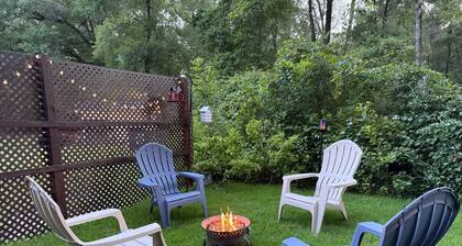 Peaceful 2BR Barn Retreat - 7 Acres Near Gainesville, Springs & Trails