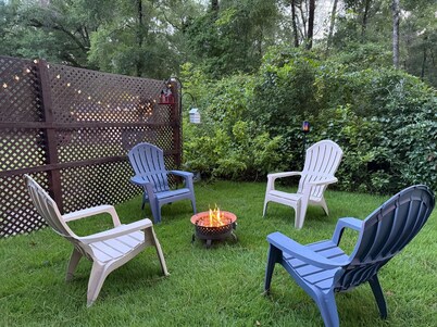 Romantic Barn Retreat - 7 Private Acres Near Gainesville, Firepit & Springs