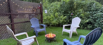 Romantic Barn Retreat - 7 Private Acres Near Gainesville, Firepit & Springs