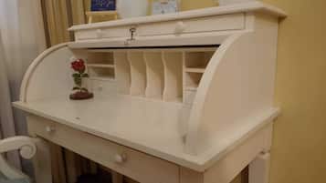 Gallery Double Room | Free minibar items, individually decorated, individually furnished, desk