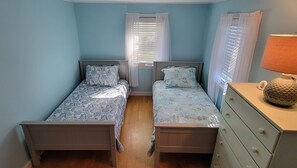 2 bedrooms, iron/ironing board, WiFi