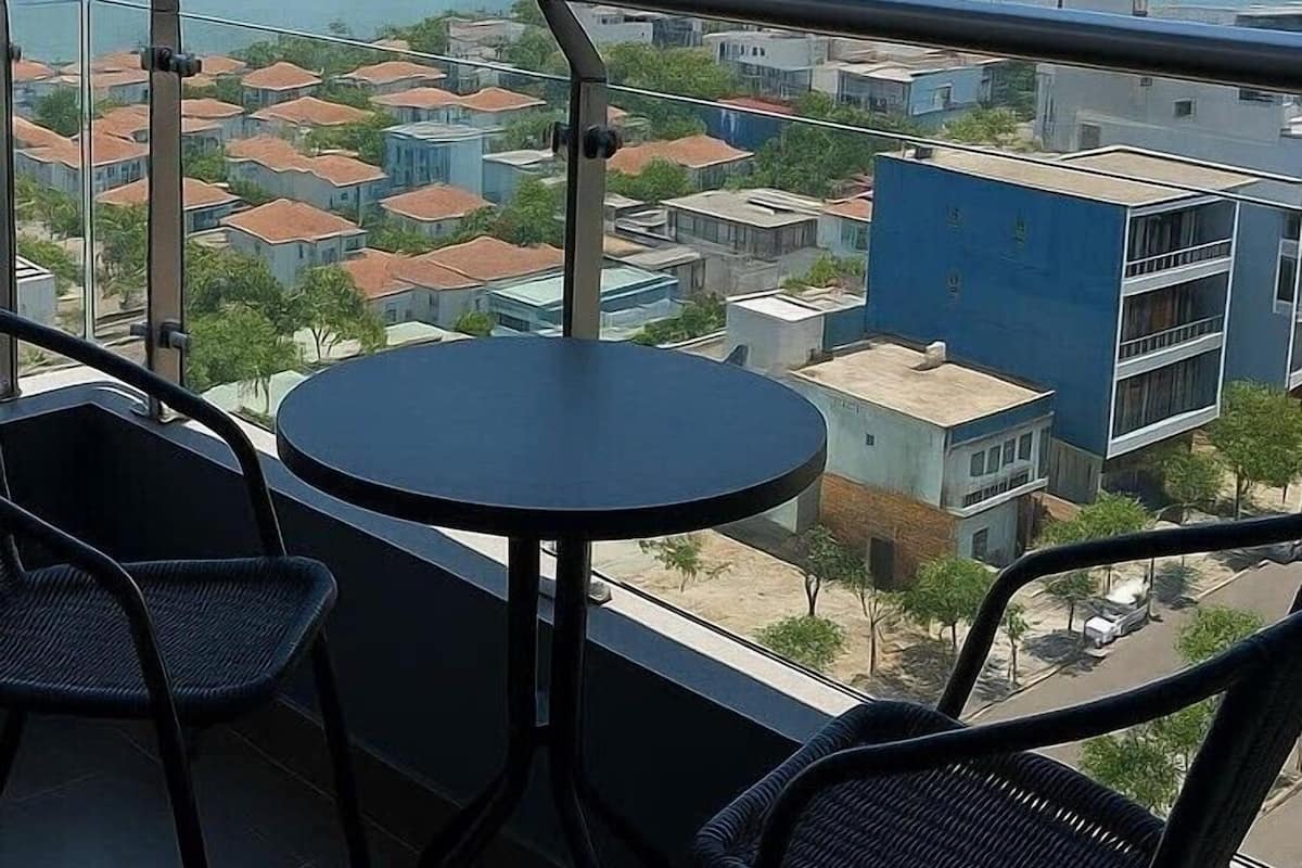 City Apartment, 2 Bedrooms, Pool Access, River View | Balcony