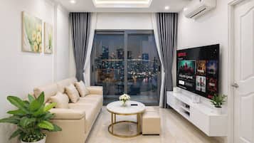City Apartment, 2 Bedrooms, Pool Access, River View | Living area | 43-inch Smart TV with cable channels