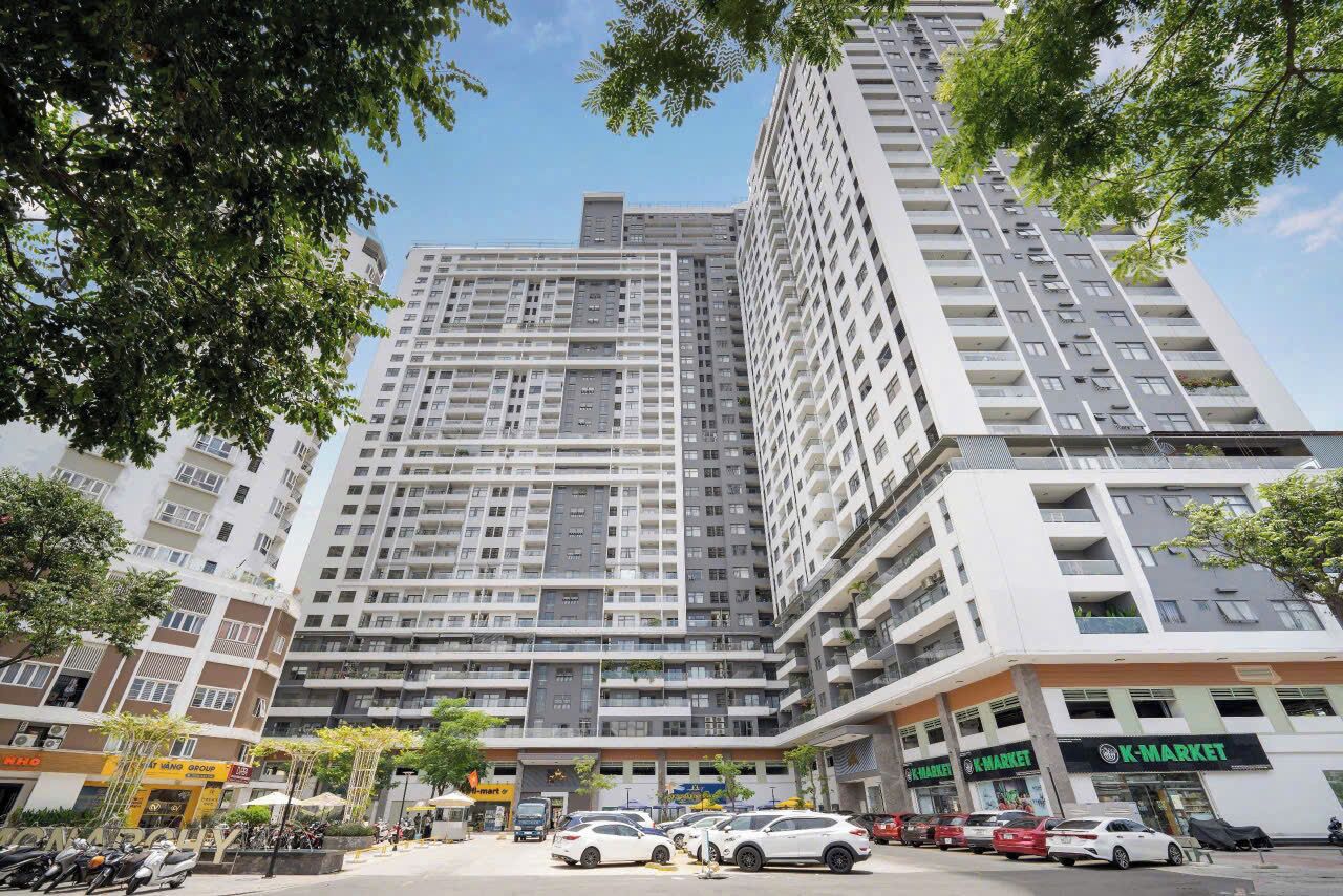 Vista frontal de la propiedad