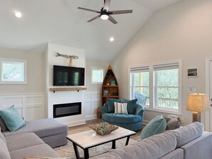 Télévision, cheminée