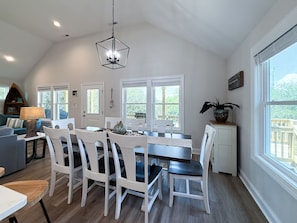 Dining - Carova Beach, 4x4, Wild Horses, New home built in 2025.
🏝 (Corolla)