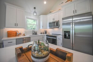 Micro-ondes, four, plaque de cuisson, lave-vaisselle