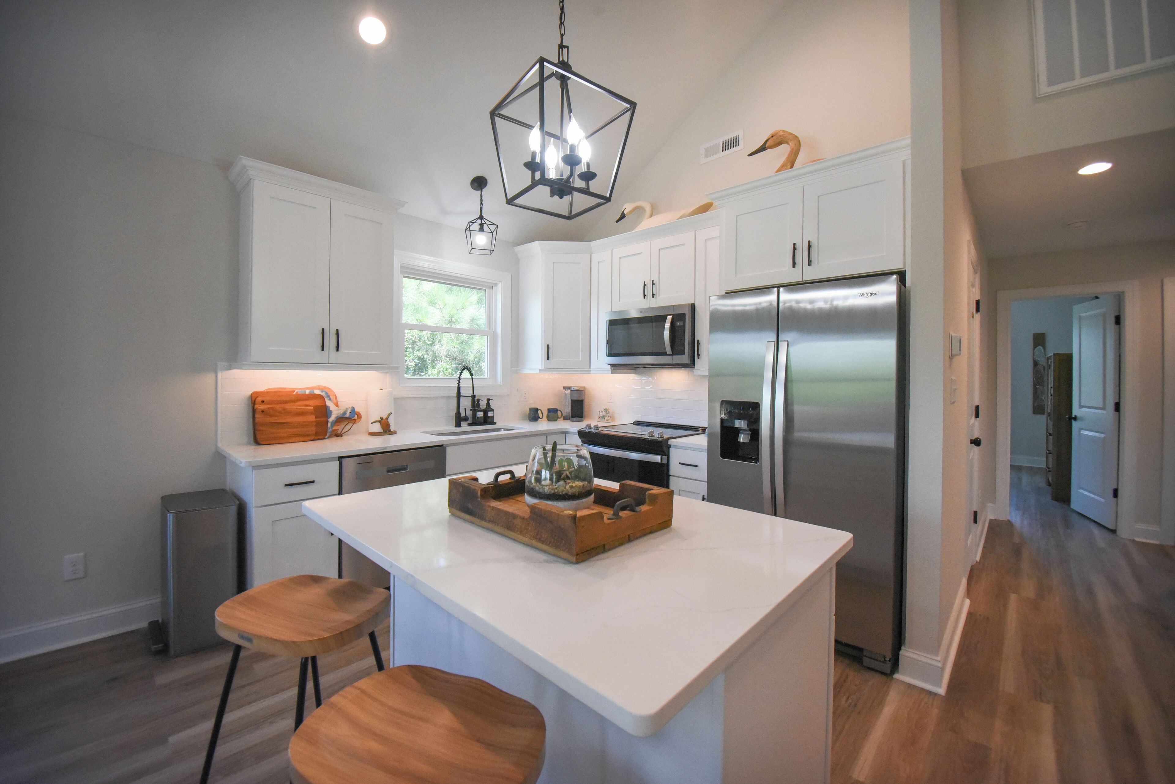 Mikroaaltouuni, uuni, liesi, astianpesukone