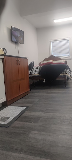 WiFi, bed sheets