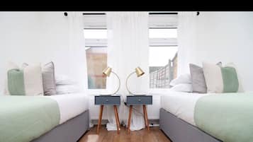 4 bedrooms, iron/ironing board, WiFi, bed sheets