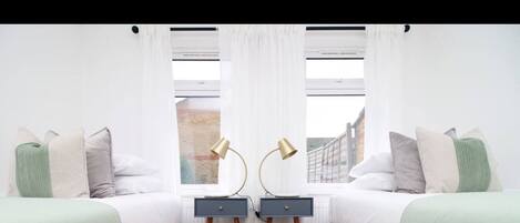4 bedrooms, iron/ironing board, WiFi, bed sheets