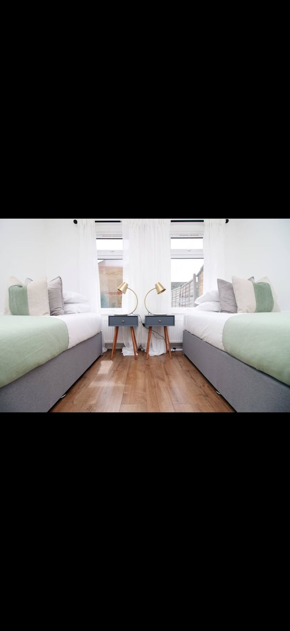 4 slaapkamers, een strijkplank/strijkijzer, wifi, beddengoed