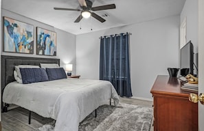 3 bedrooms, iron/ironing board, free WiFi, bed sheets - The VB Haven (Van Buren)