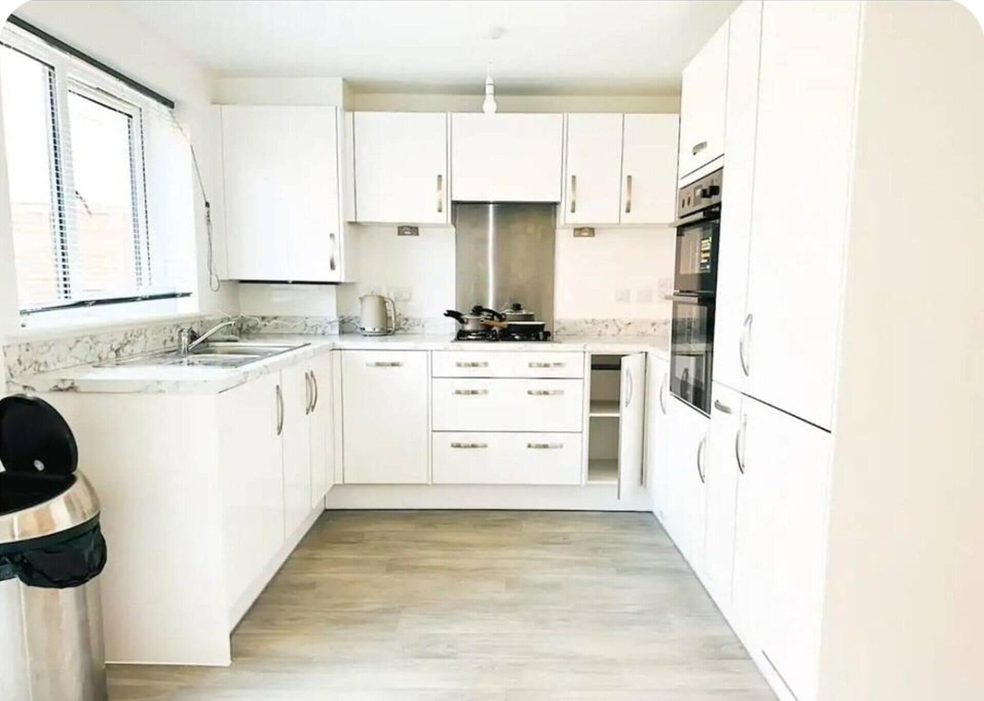 Refrigerador, microondas, horno, placa de cocina