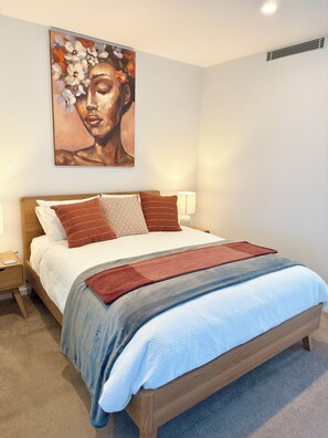 1 bedroom, desk, iron/ironing board, free WiFi - Right in the heart of the City! .. Modern new fully equipped apartment! (Canberra)