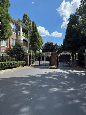 Property grounds - ATL Reset / Stylish & Peaceful (Atlanta)