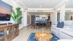 Smart TV, fireplace