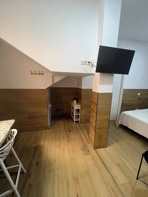 1 bedroom, iron/ironing board, Internet, bed sheets