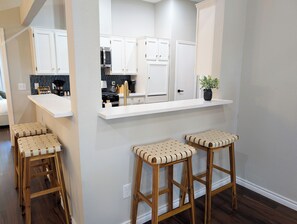 電子レンジ、オーブン、コンロ、食器洗い機